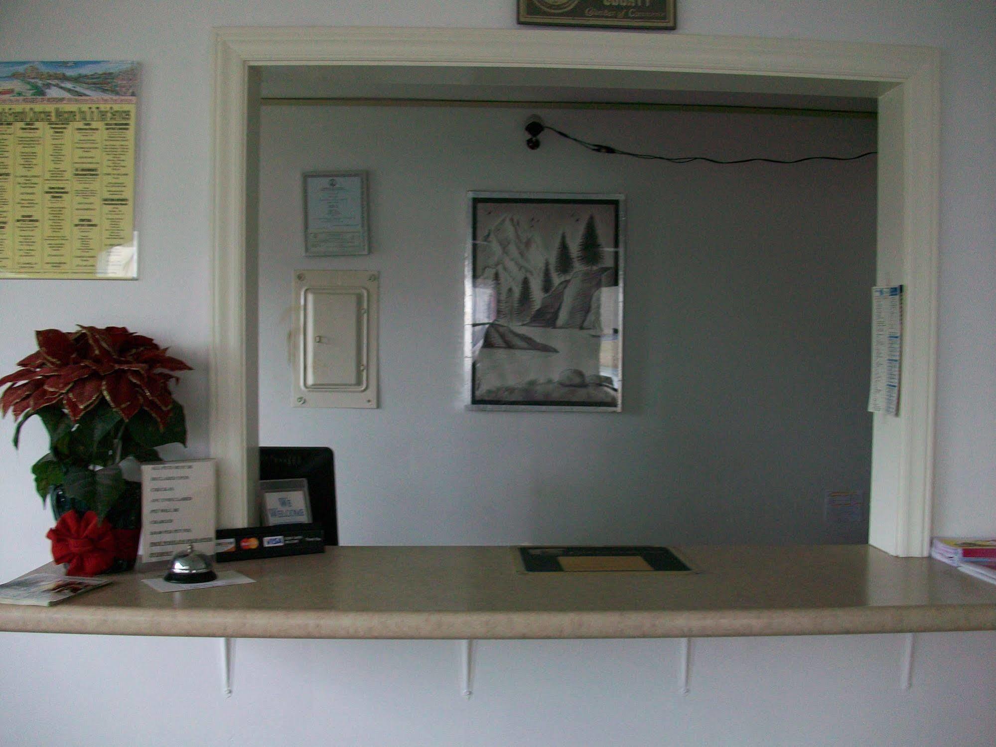 Skyland Inn - Bristol Hilander Park ภายนอก รูปภาพ
