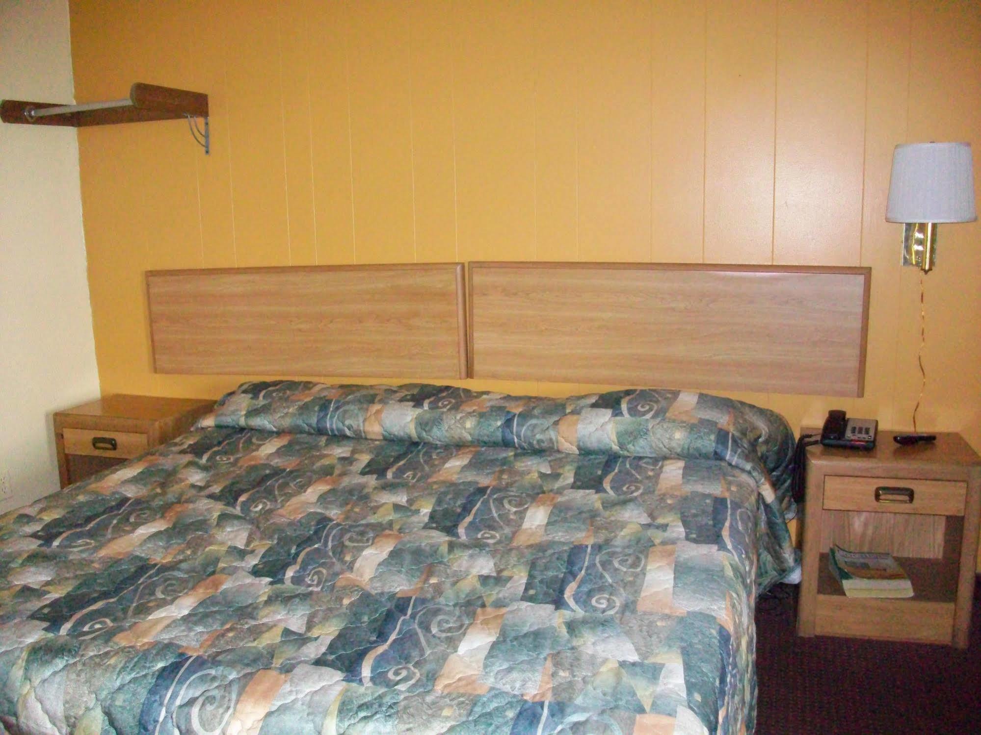Skyland Inn - Bristol Hilander Park ภายนอก รูปภาพ
