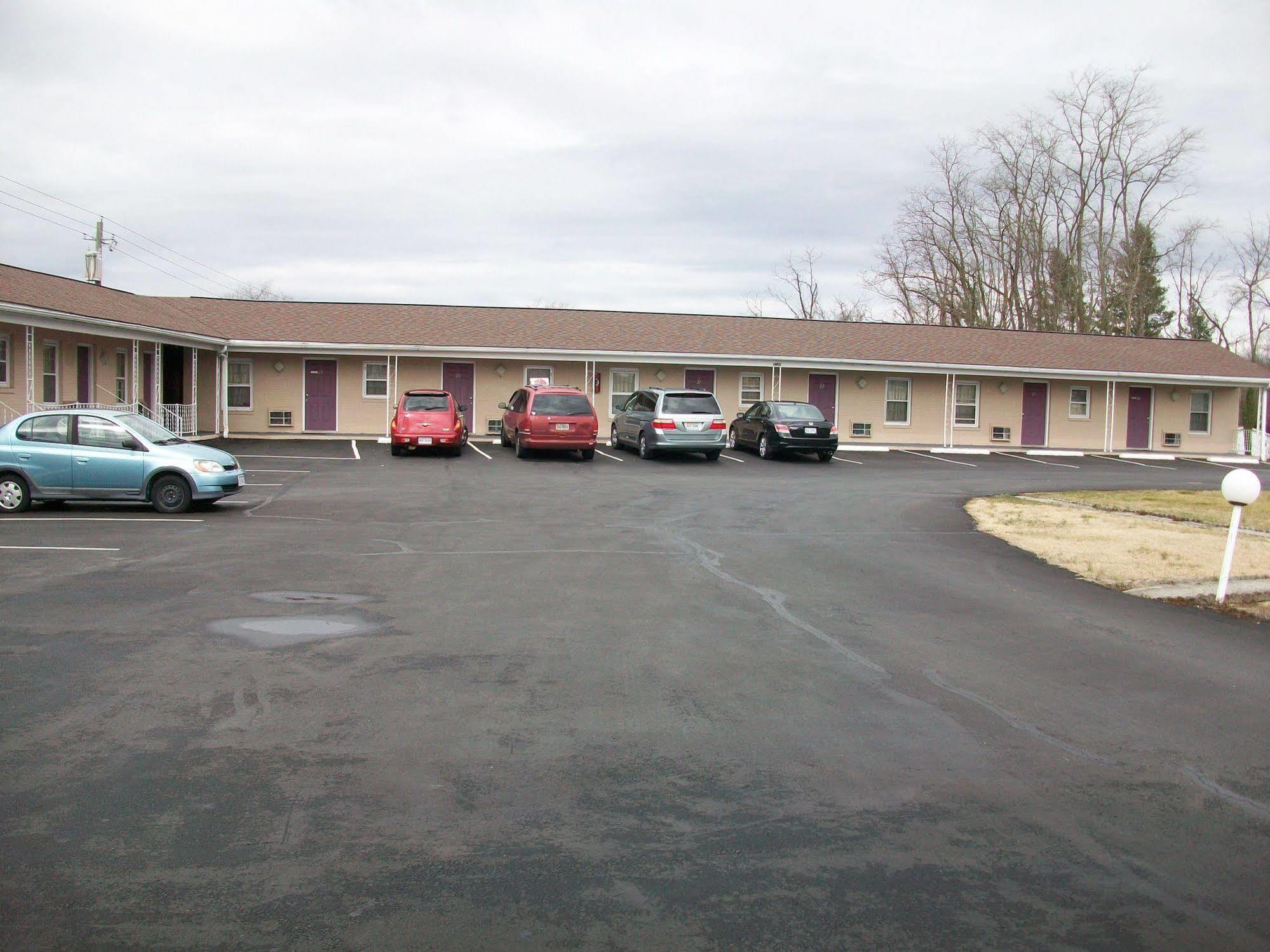 Skyland Inn - Bristol Hilander Park ภายนอก รูปภาพ