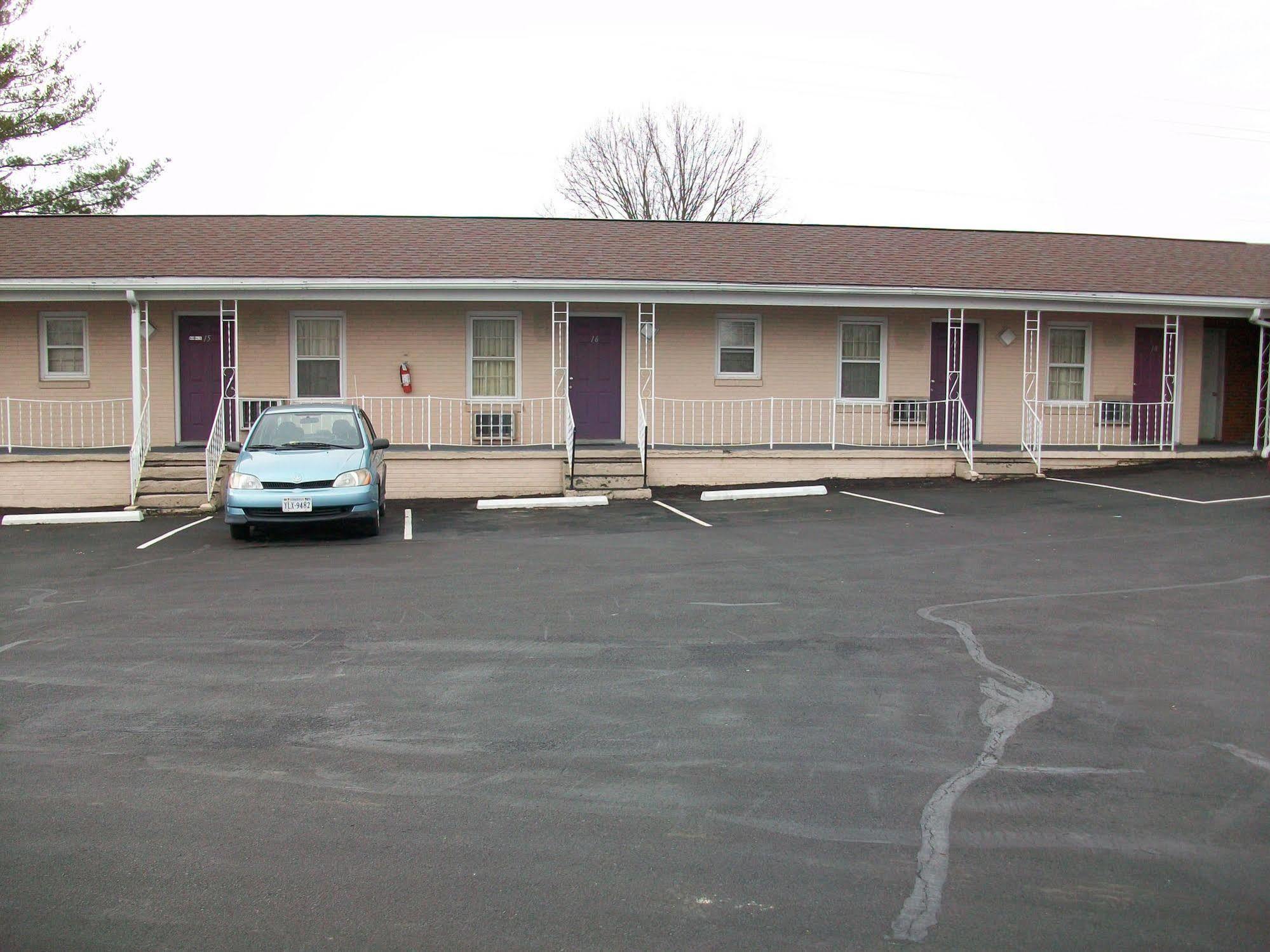 Skyland Inn - Bristol Hilander Park ภายนอก รูปภาพ